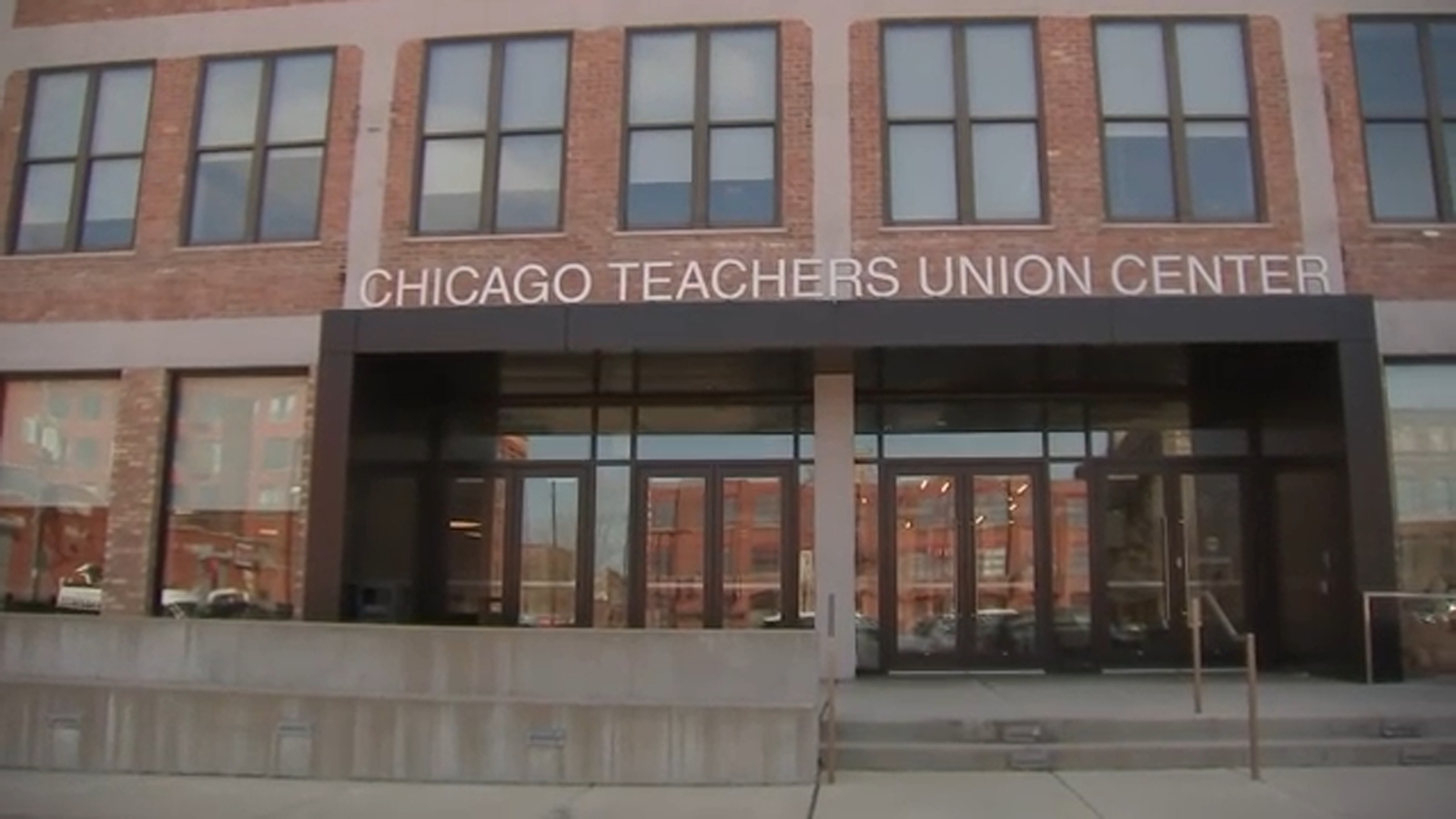Leden van de Chicago Teachers Union en leraren van Chicago Public Schools stemmen tegen de poging om de vakbondscontributie te verhogen voor politieke campagnes