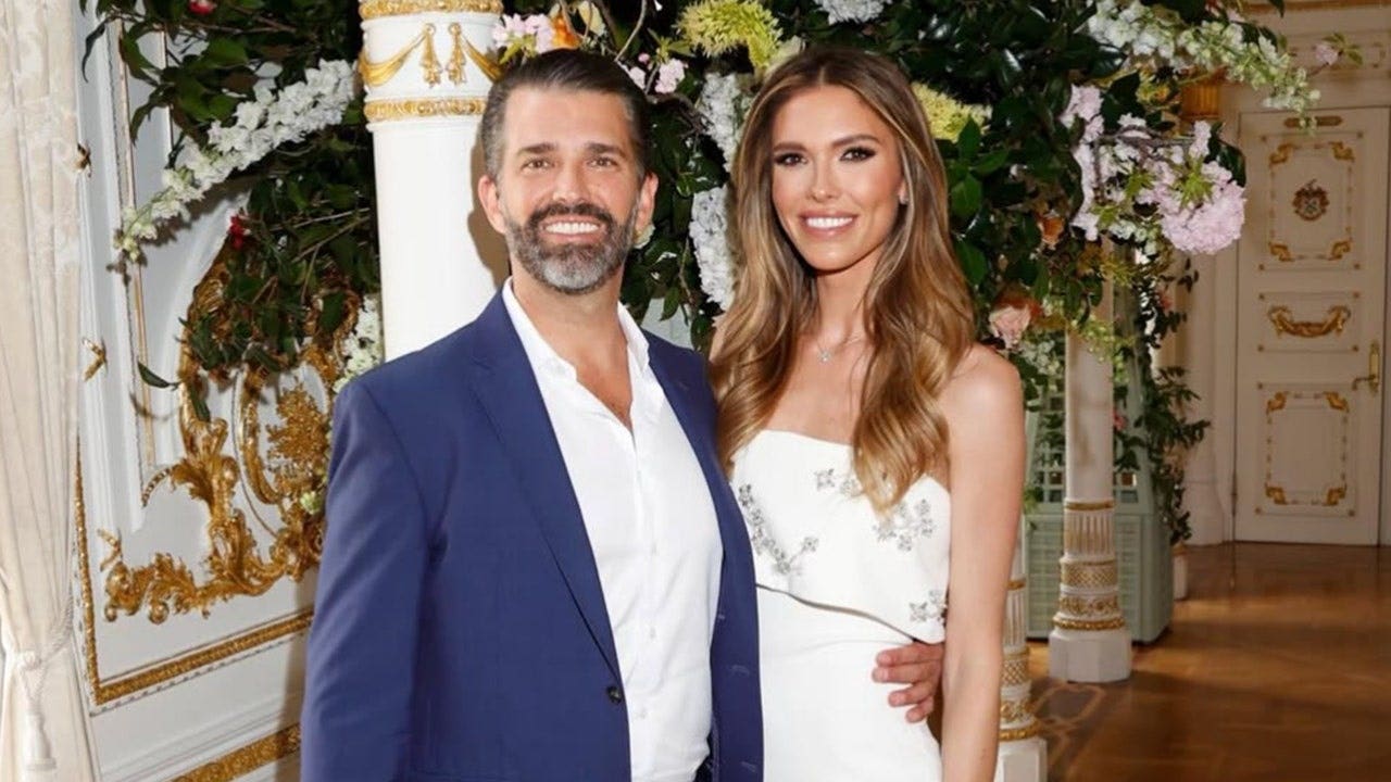 Donald Trump Jr. en Bettina Anderson vieren bruiloft op een privé-eiland in de Bahama’s